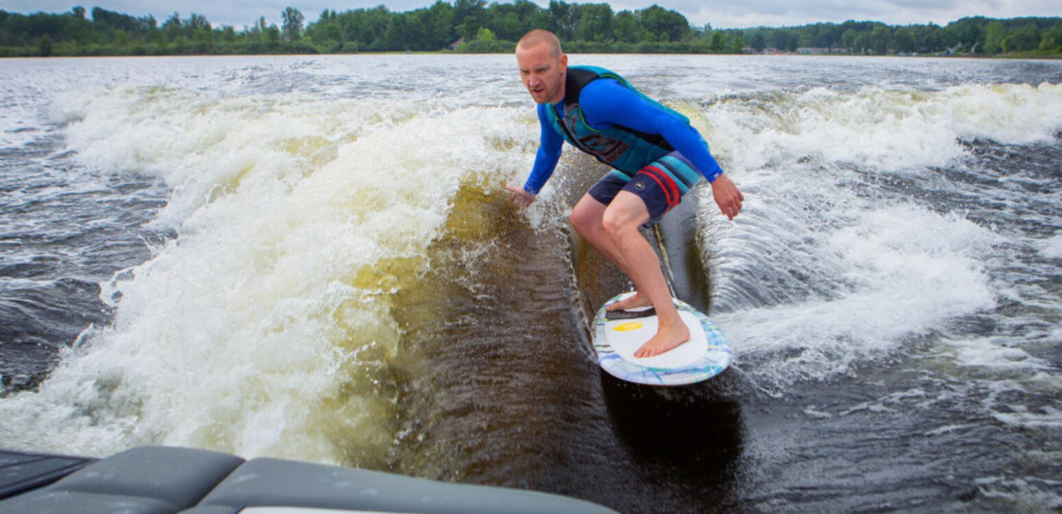 wake surfing